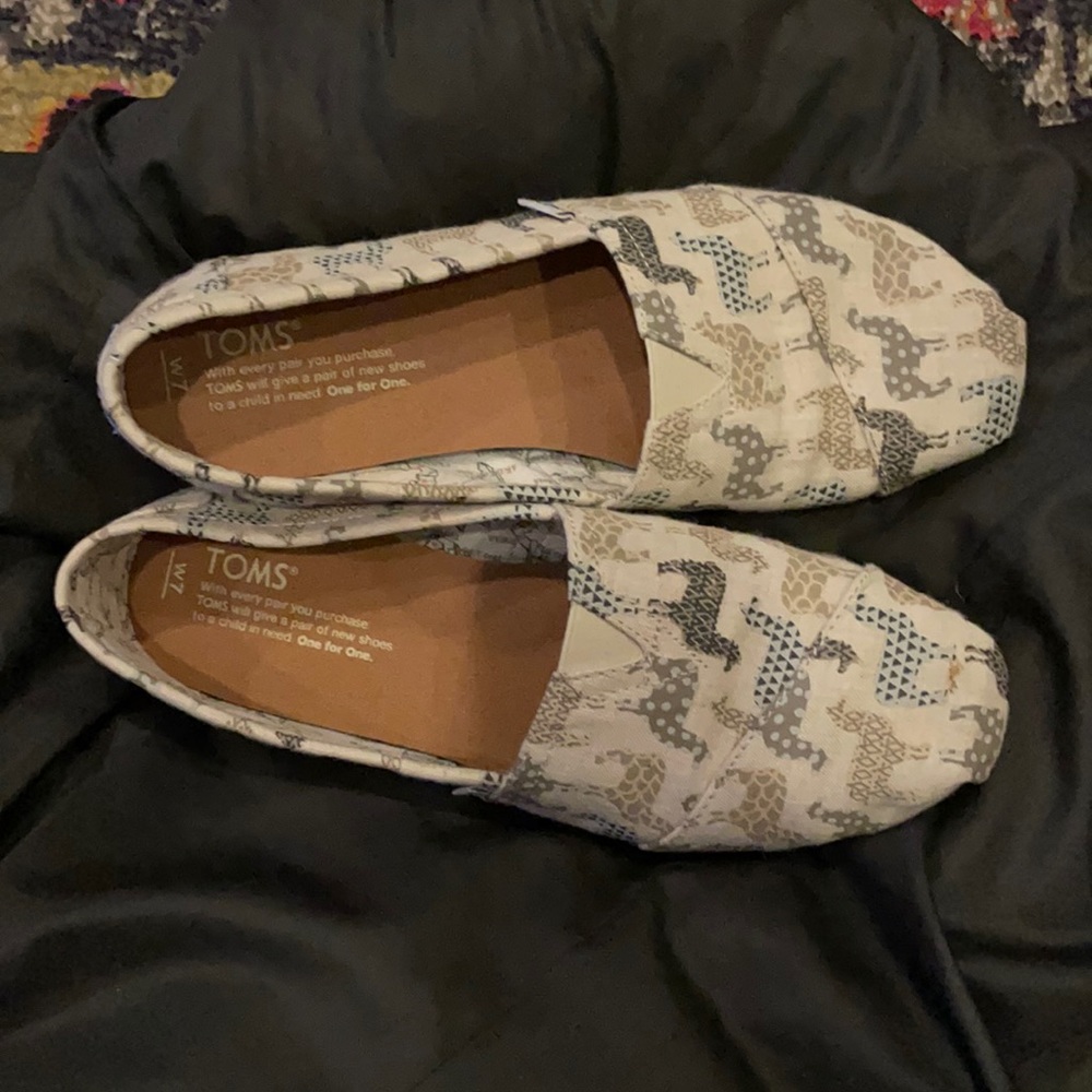 Llama TOMS ONLY WORN ONCE